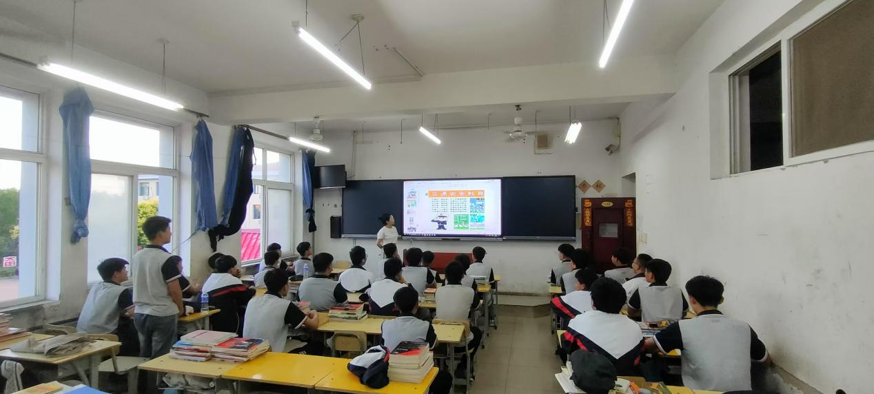 筑牢安全防线 守护生命之光 ——沧州技师学院安全教育主题班会